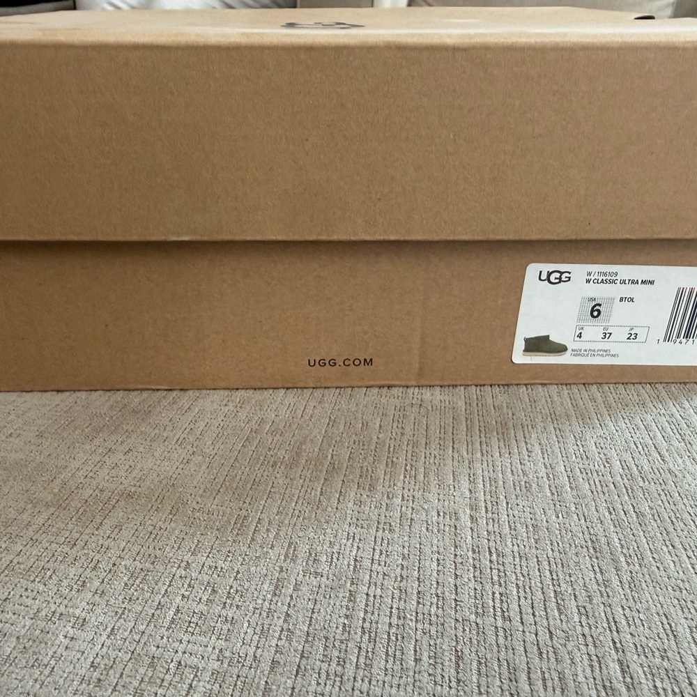 UGG Mini Boots in Olive Green